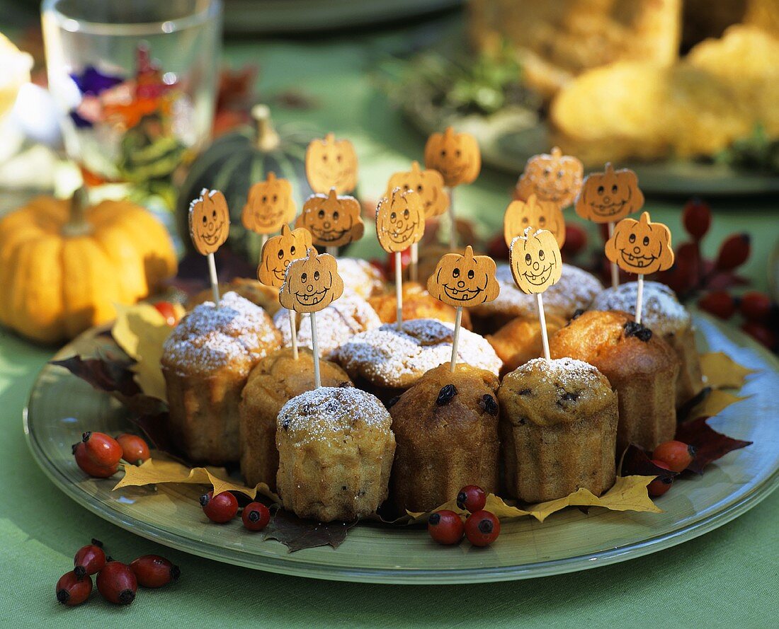 Amusing pumpkin muffins for Halloween