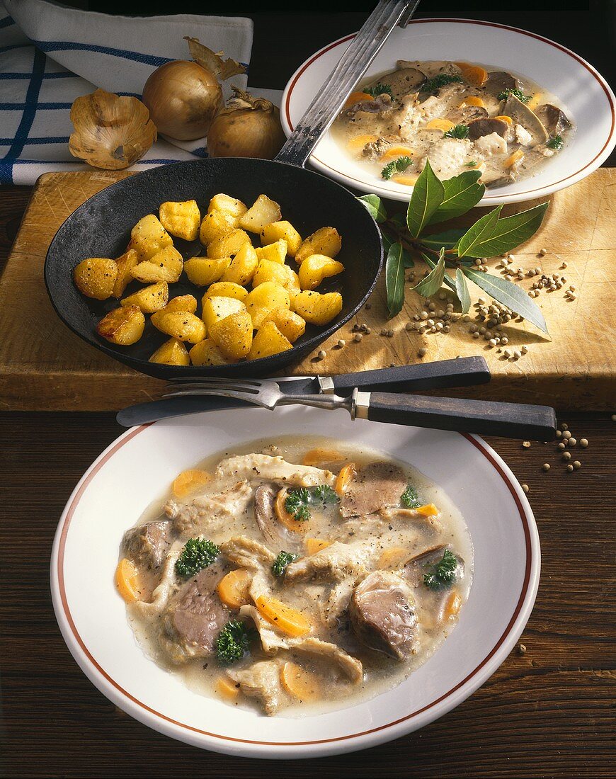 Gänseweißsauer (Gänsesülze) mit Bratkartoffeln