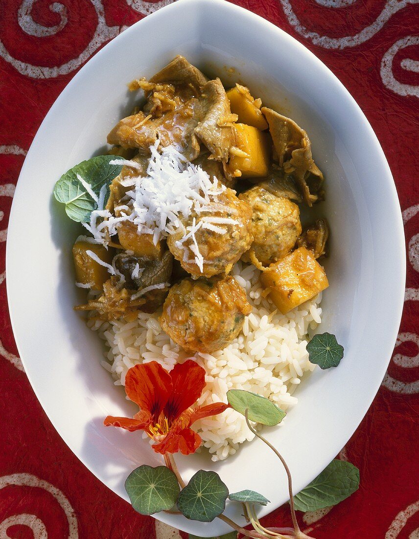 Meat curry with mango and rice
