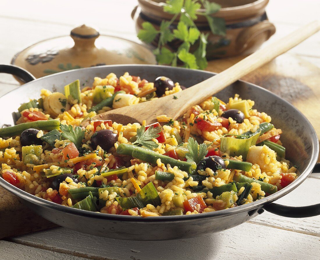 Paella de verduras (vegetable paella, Spain)