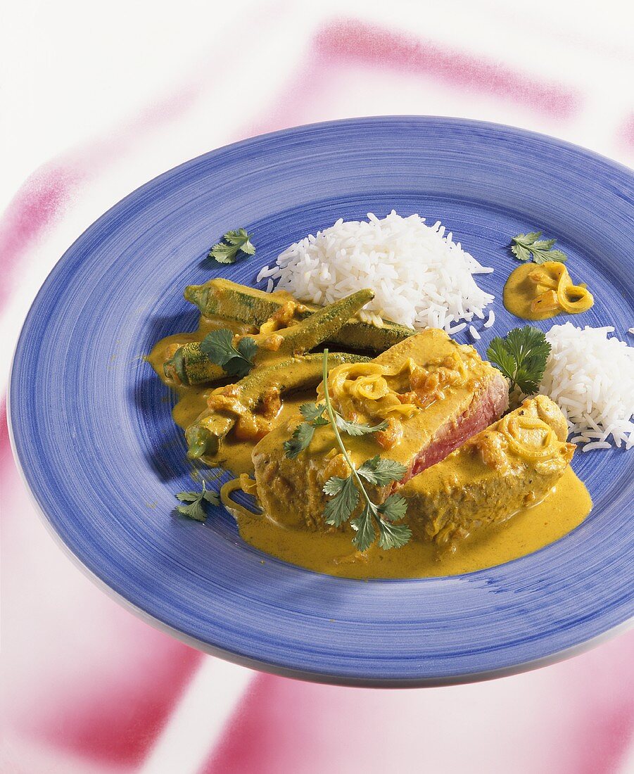 Fischcurry mit Okra und Reis