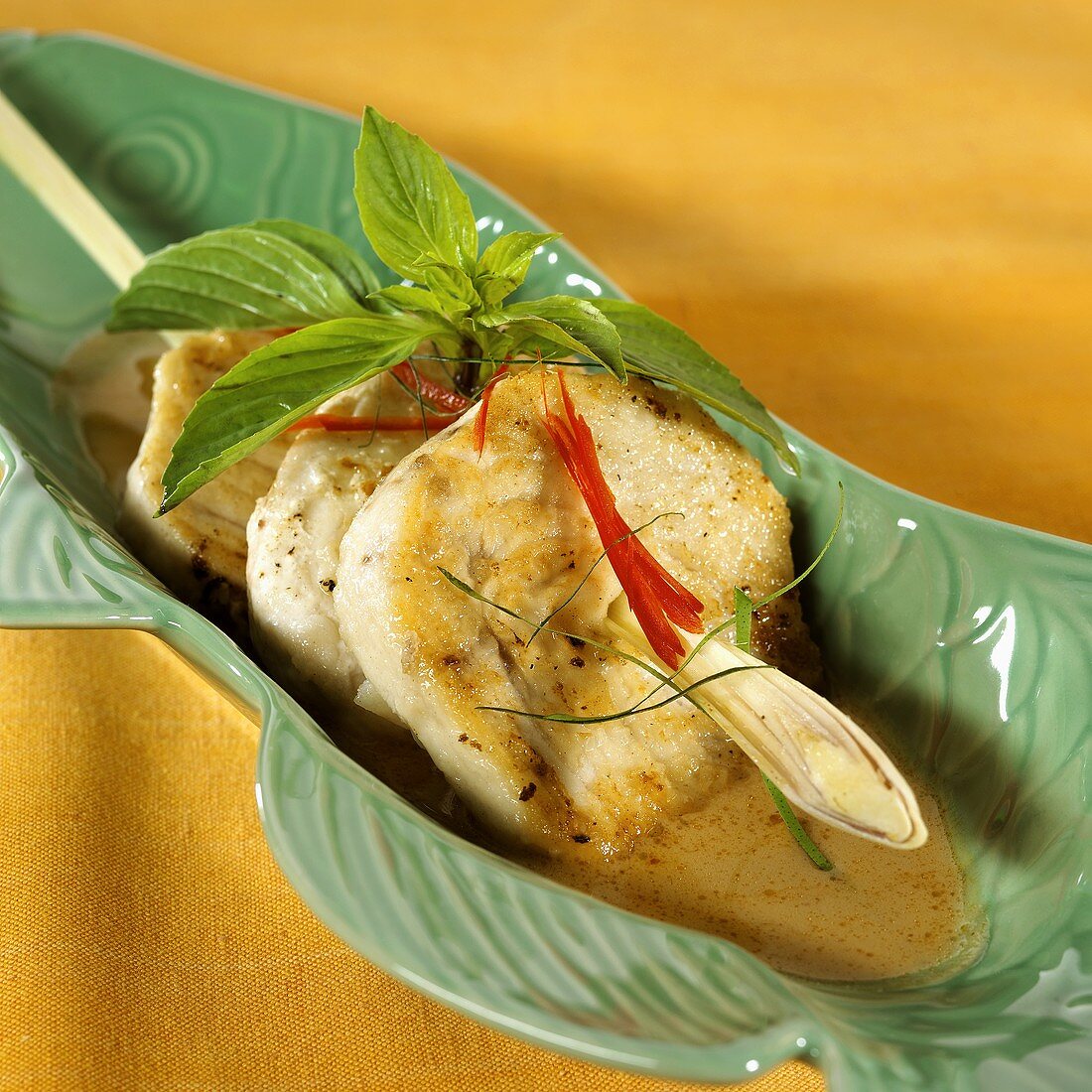 Swordfish fillet with lemon grass in curry sauce