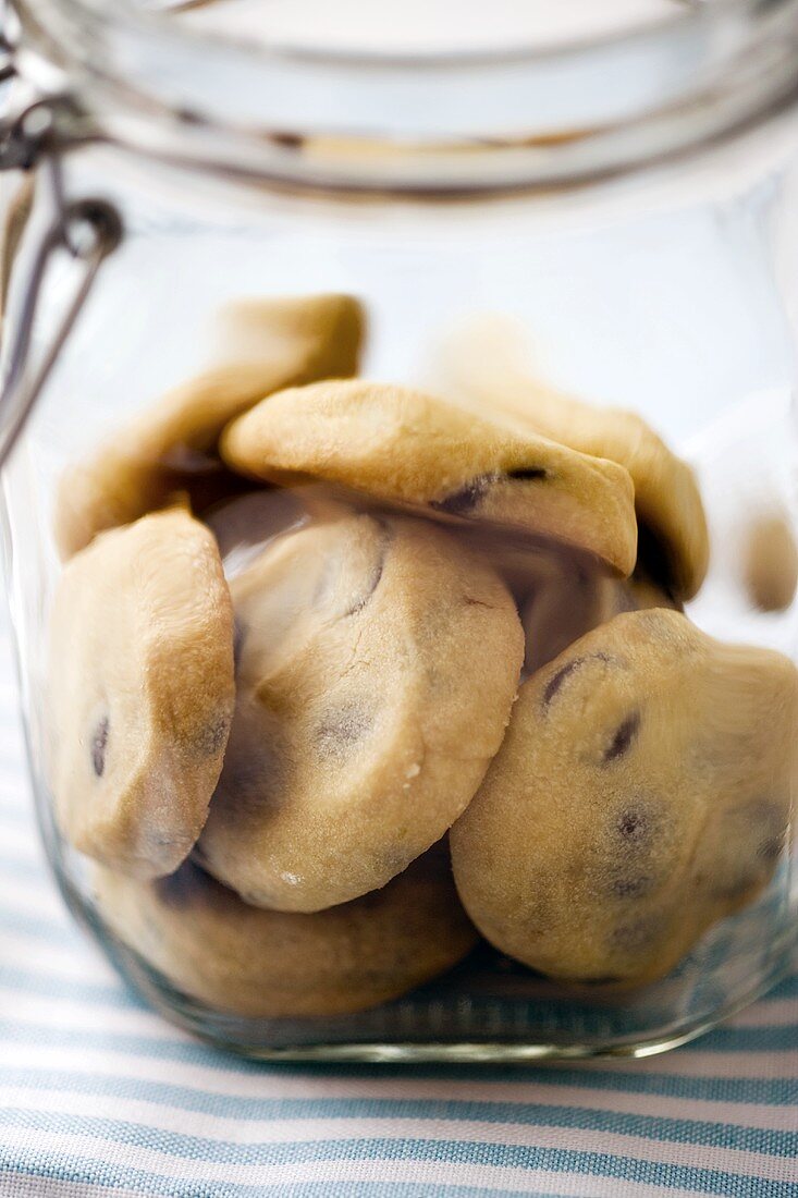 Chocolate Cookies in einem Einmachglas