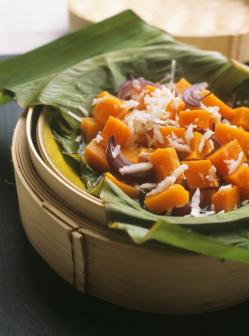 Bi ham nuoc dua (steamed pumpkin with coconut, Vietnam)