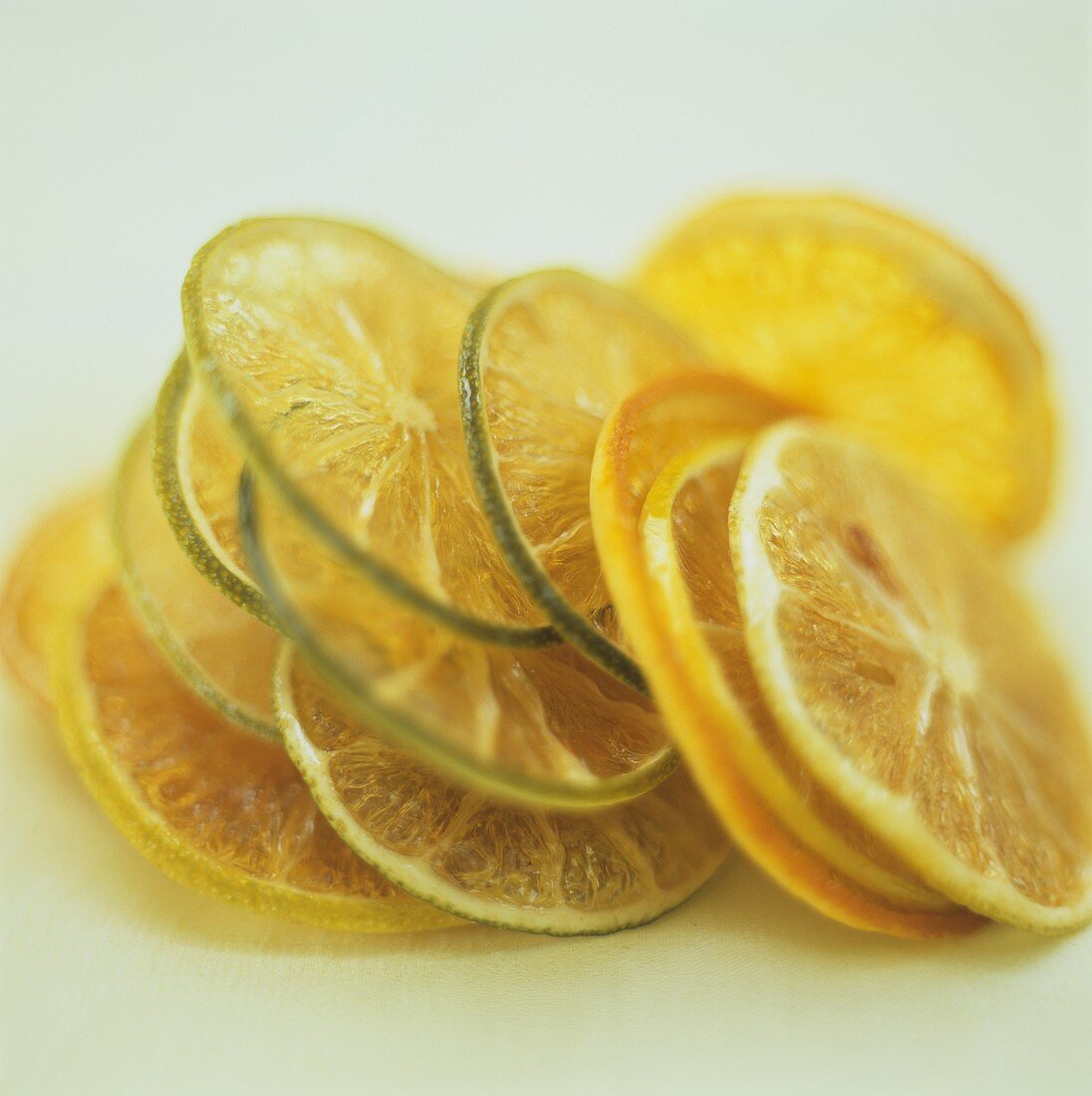 Getrocknete Zitronen- und Limettenscheiben