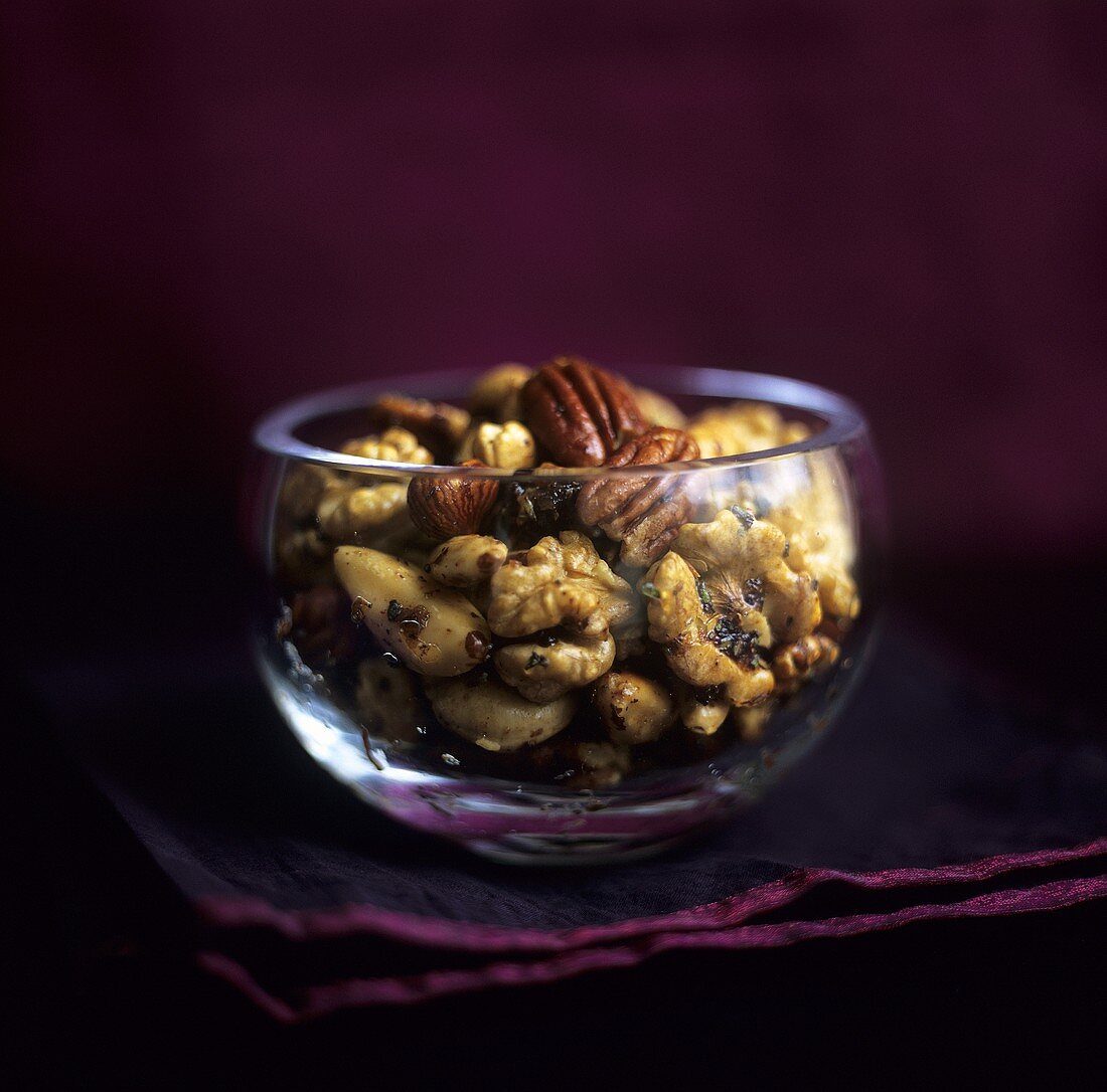 Nuts with oil and herbs