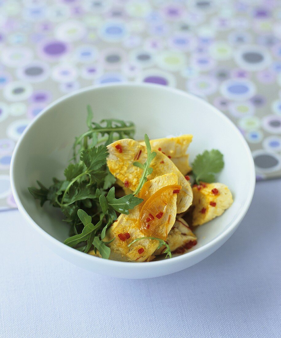 Hähnchen-Rucola-Salat mit Safran-Koriander-Dressing