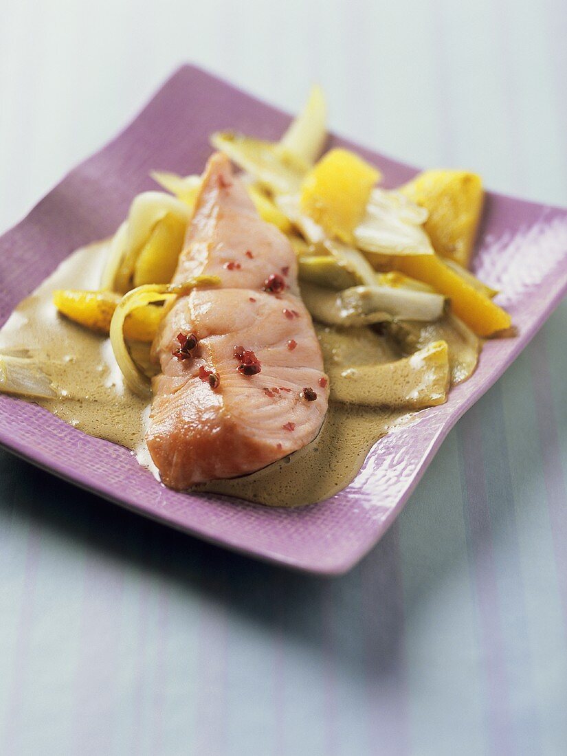 Lachs auf Ananas-Chicorée