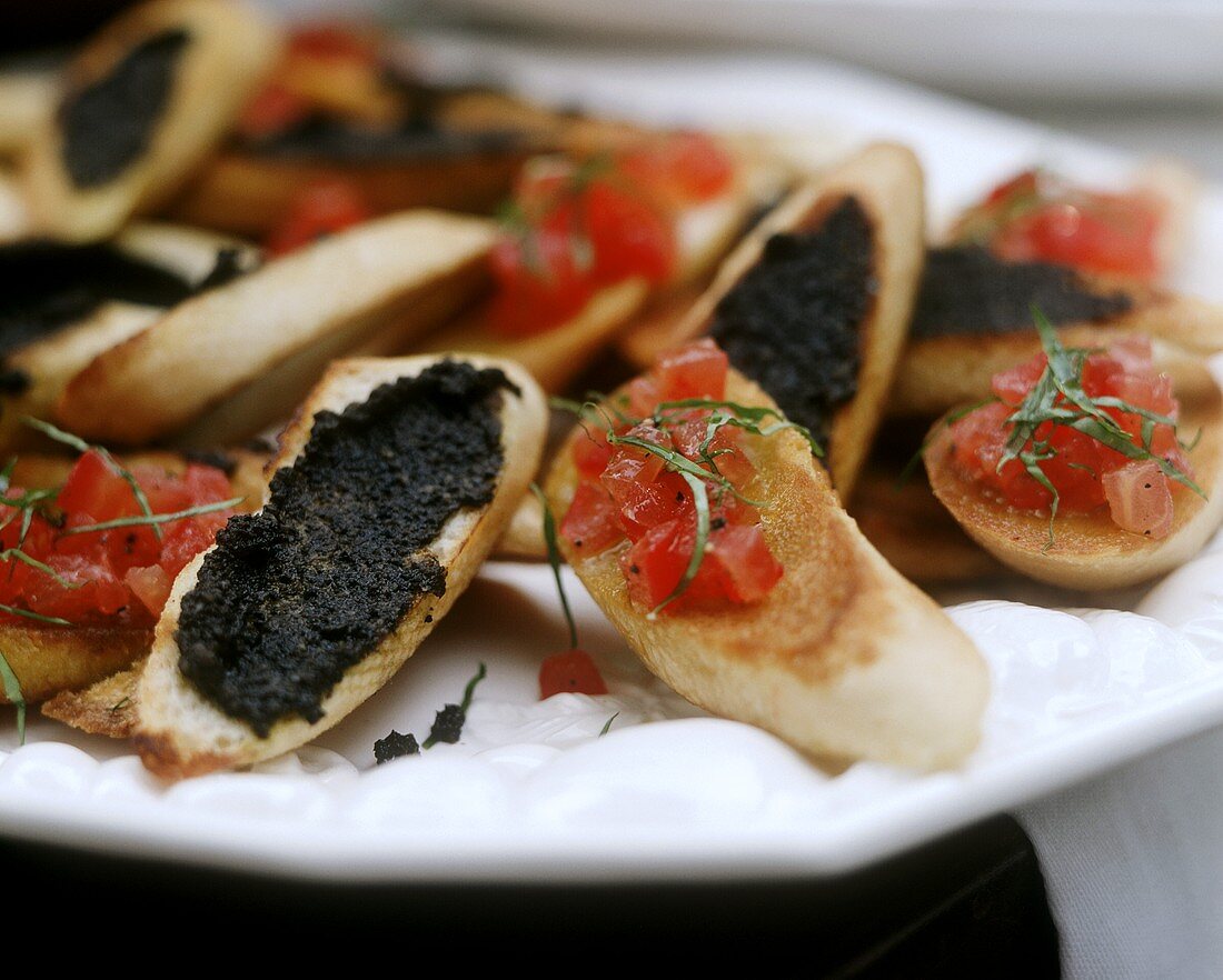 Crostini alla crema di olive e bruschette (Toasted bread snacks)