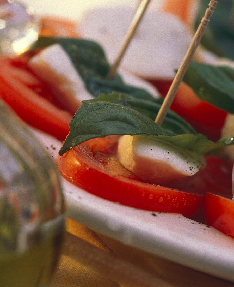 Spiedini caprese (tomato & mozzarella on sticks, Italy)