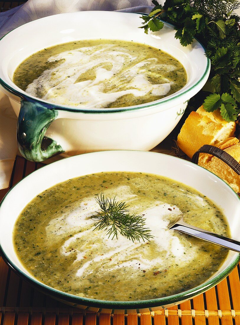Creamed cucumber soup with avocado and dill