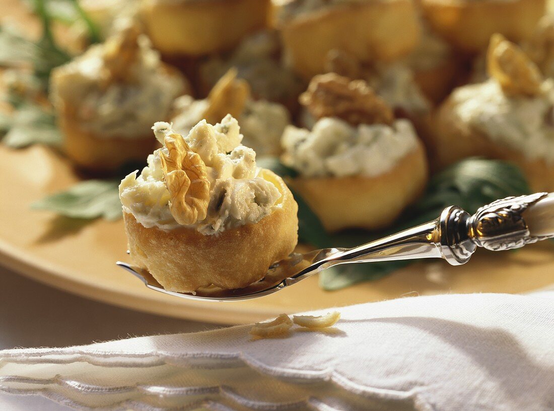 Baked pastry cases with Stilton mousse and walnuts