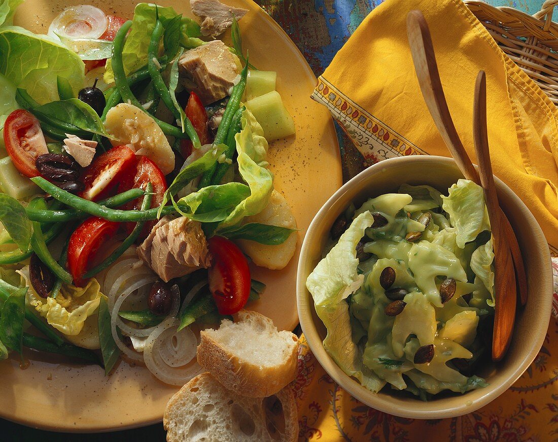 Salade Nicoise & Staudensellerie-Avocado-Salat