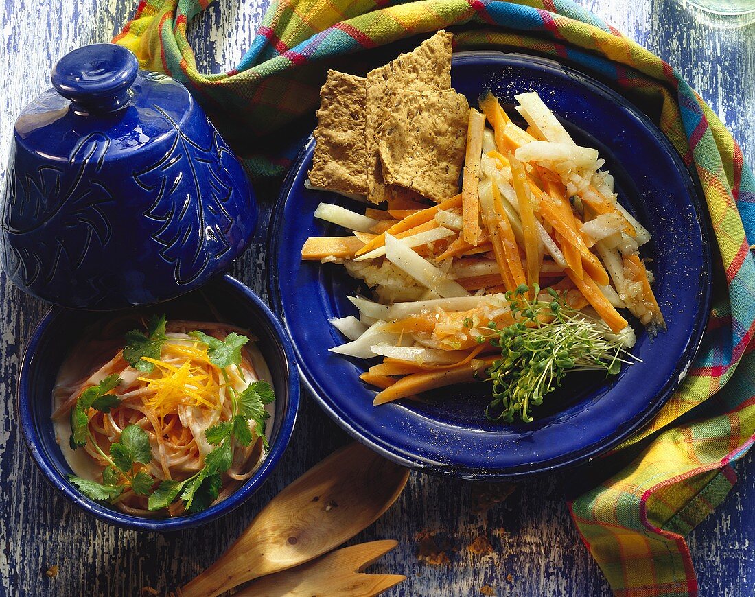Möhren-Kohlrabi-Salat & Möhrensalat mit Orangencreme