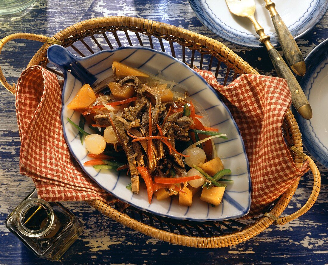 Asiatischer Rindfleischsalat mit Chili