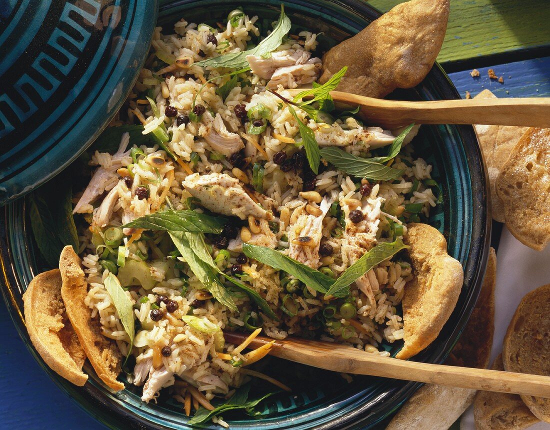 Arabischer Reis-Geflügel-Salat mit Minze & Korinthen