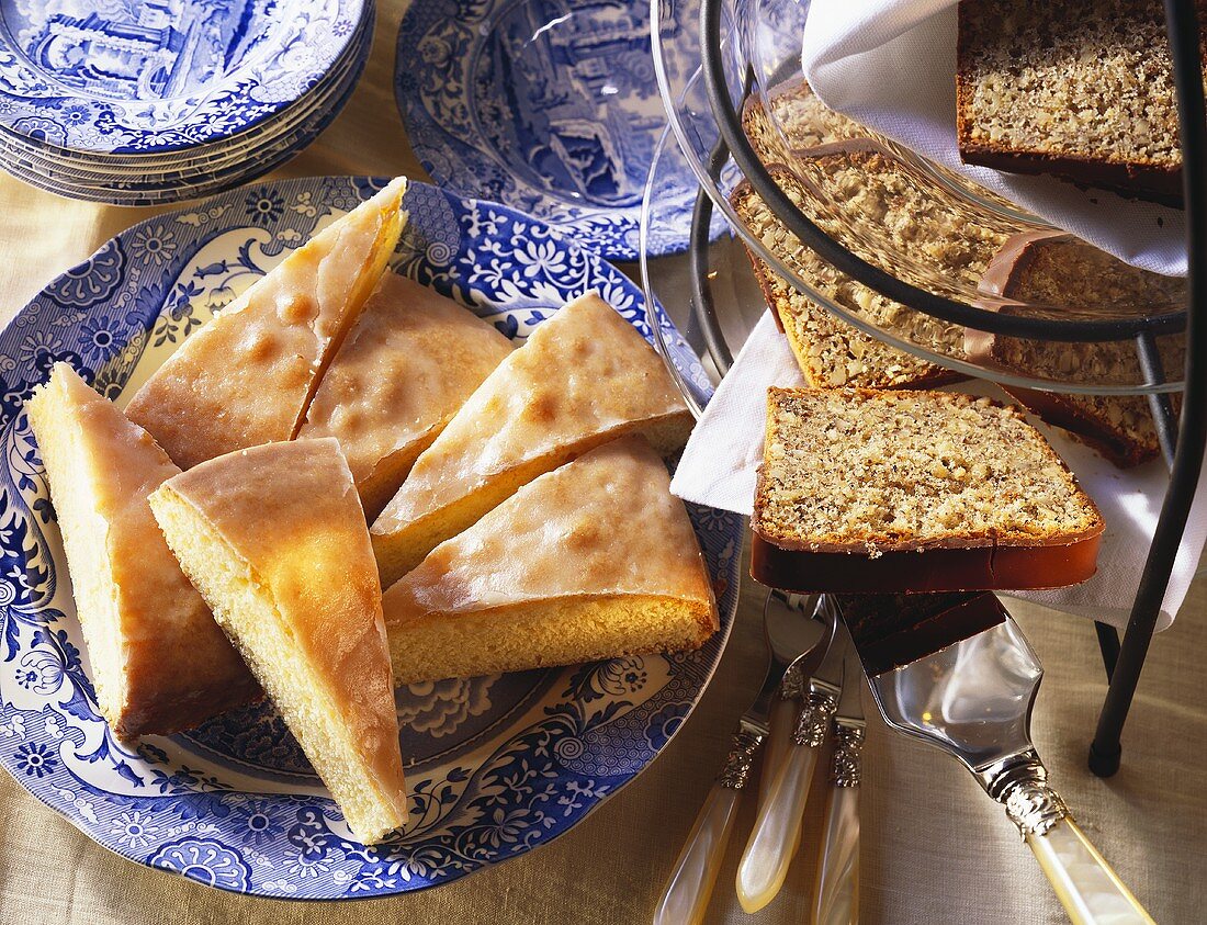 Saftiger Zitronenkuchen & Feiner Nußkuchen