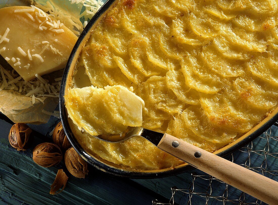 Gratin dauphinois with cheese