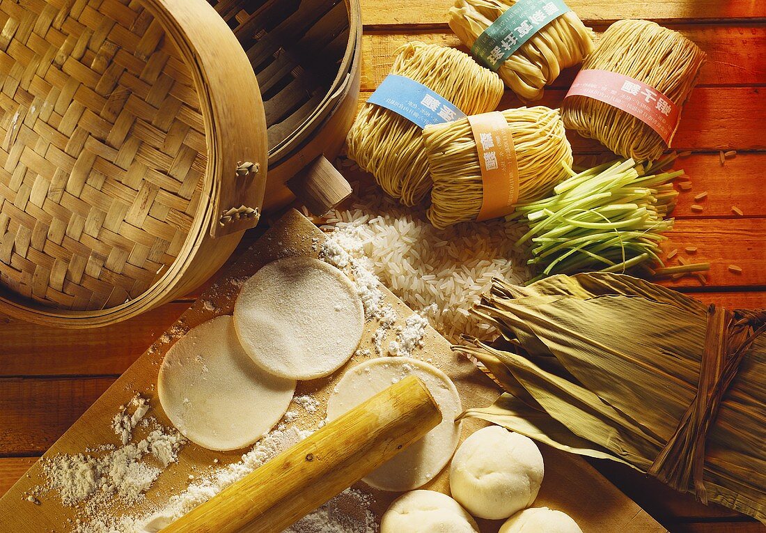Chinesische Nudelsorten, Reis, Schilfblätter & Teigfladen