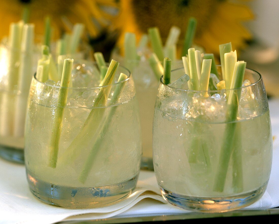 Partydrink: Lemon Gras Caipirinha