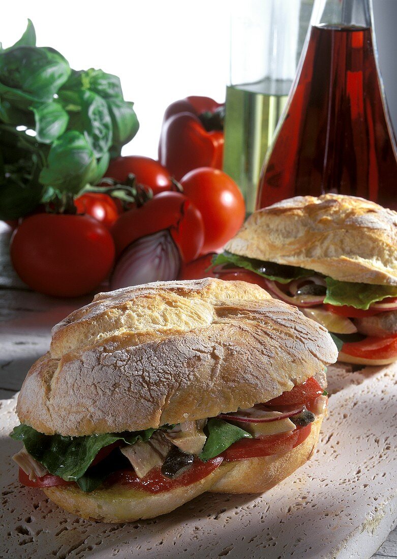Sandwich with grilled tuna, peppers, tomatoes (Pan bagnat)