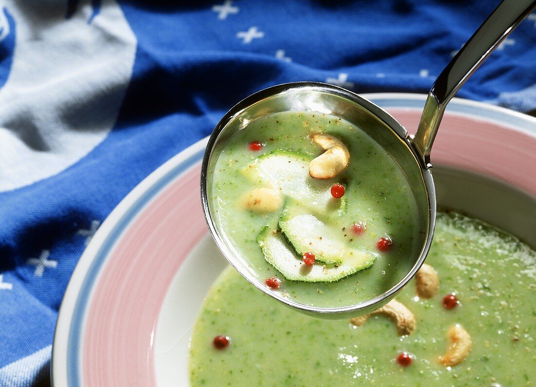 Courgette soup with cashew kernels & pink peppercorns