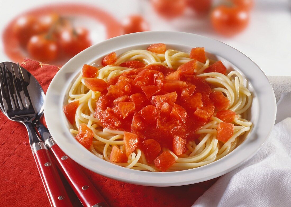 Spaghetti with tomato sauce and diced tomatoes