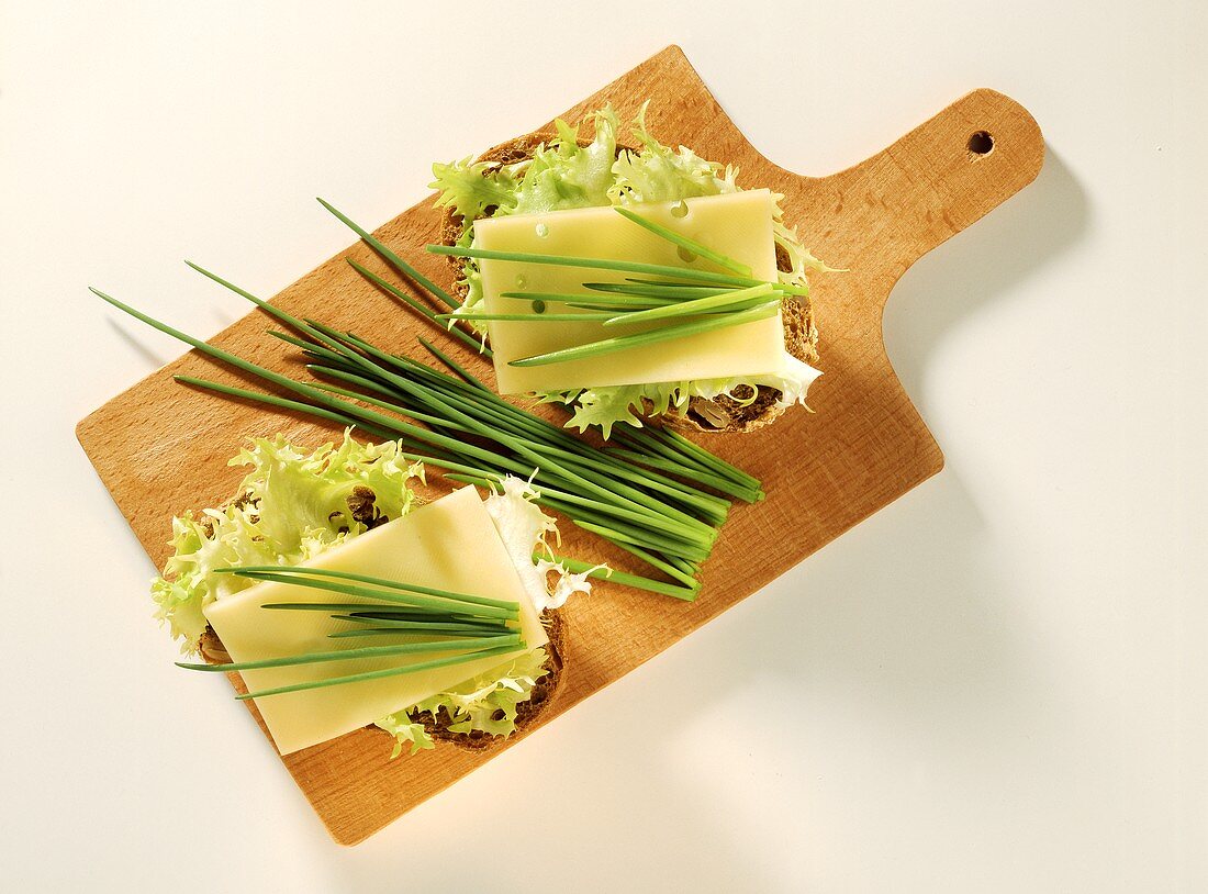 Wholemeal bread topped with lettuce, cheese and chives