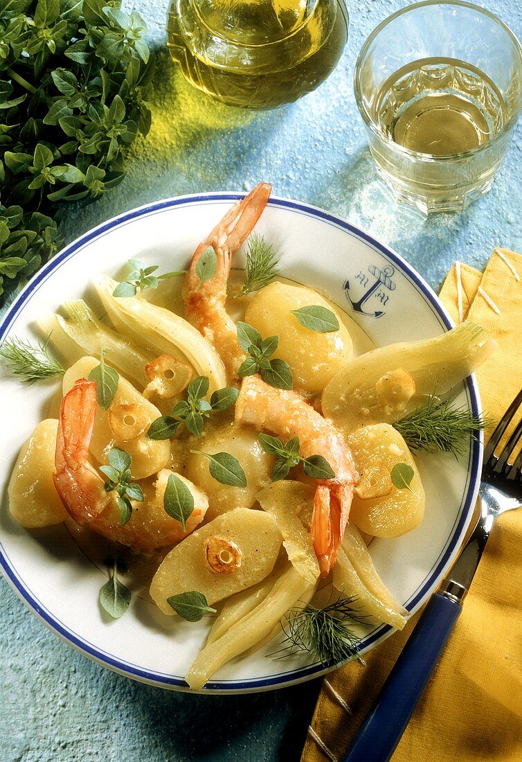 Potato and fennel salad with shrimps, basil and dill
