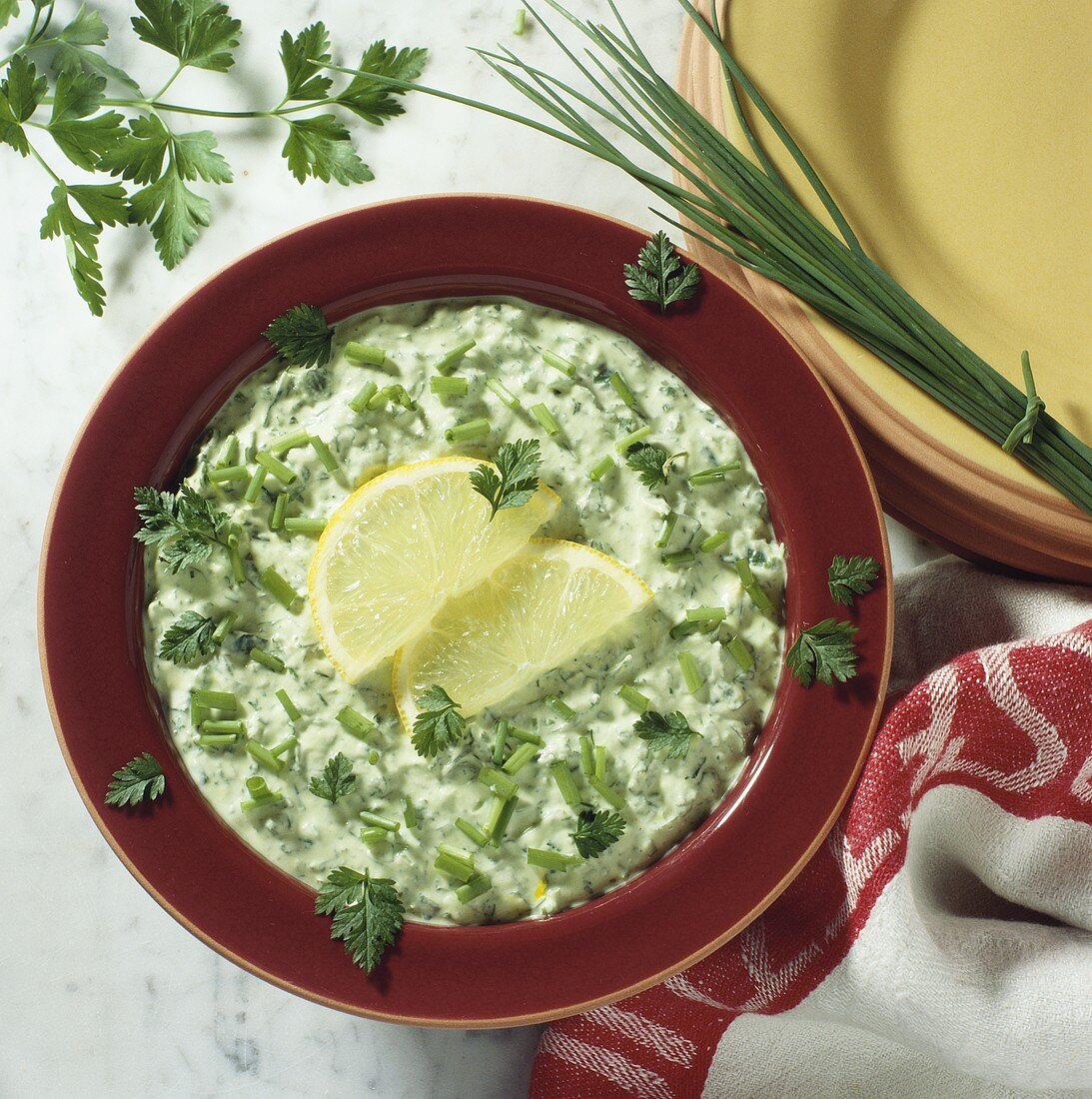 Green sauce with chives, chervil & lemon slices