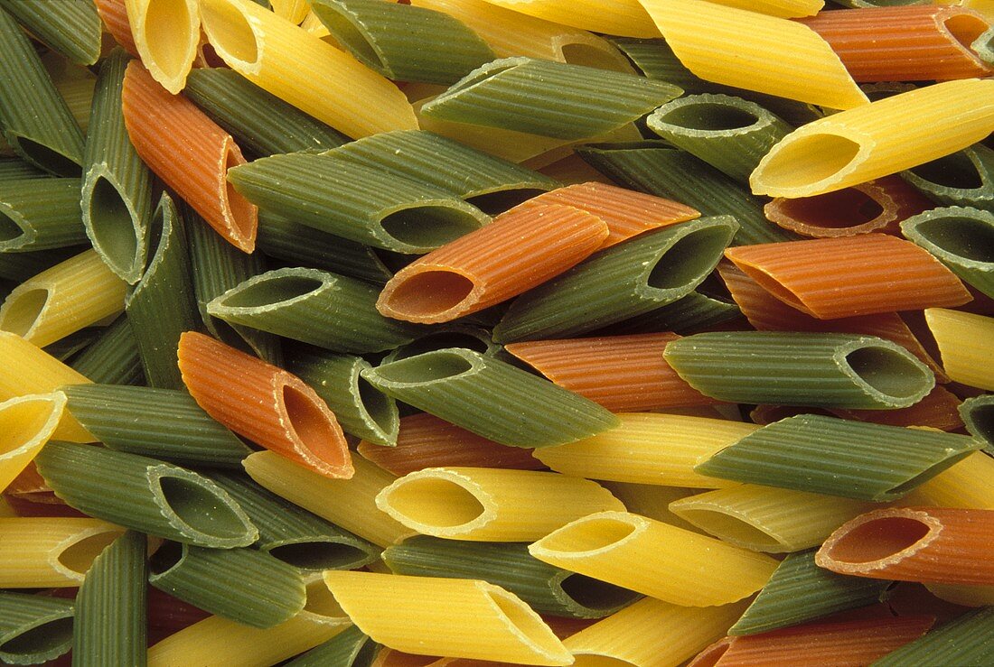 Bunte Nudeln (Penne)