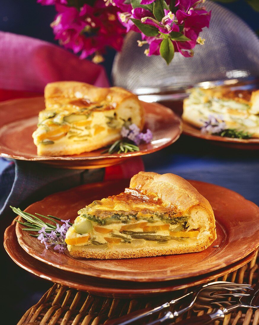 Summer vegetable quiche with green asparagus, carrots