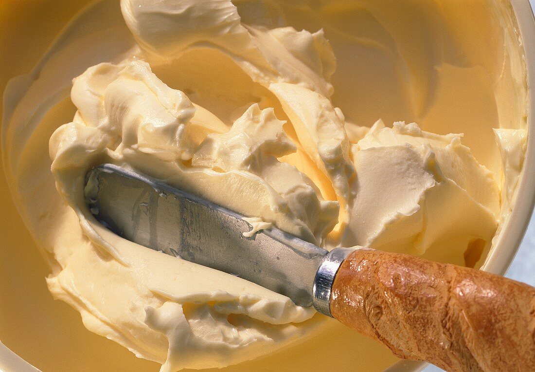 Margarine mit Buttermesser
