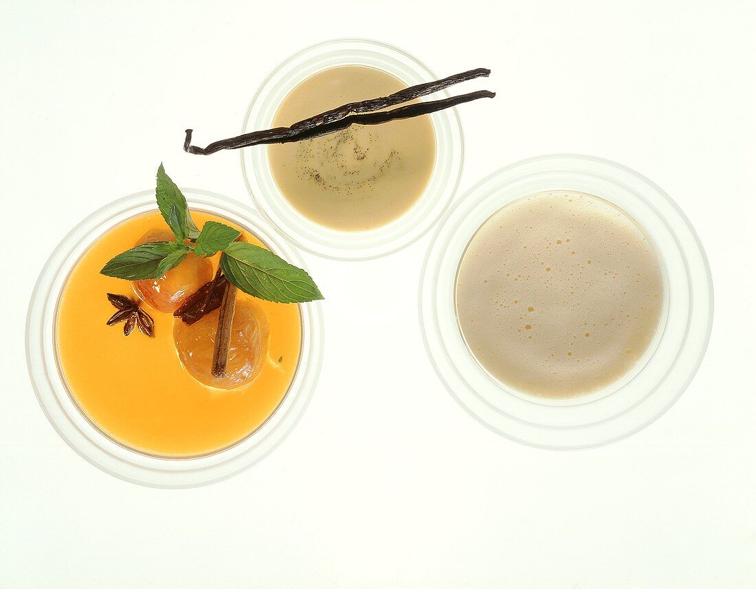 Vanillesauce, Fruchtsauce mit Aprikosen & Weinschaumsauce