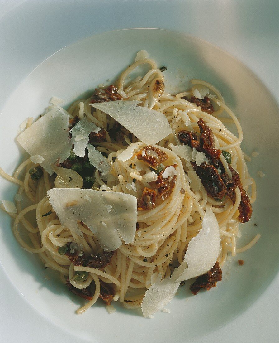 Spaghetti ai pomodori secchi (Nudeln mit eingelegten Tomaten)
