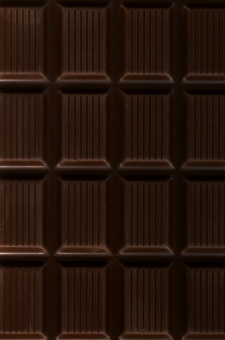 Eine Schokoladentafel (dunkle Schokolade)