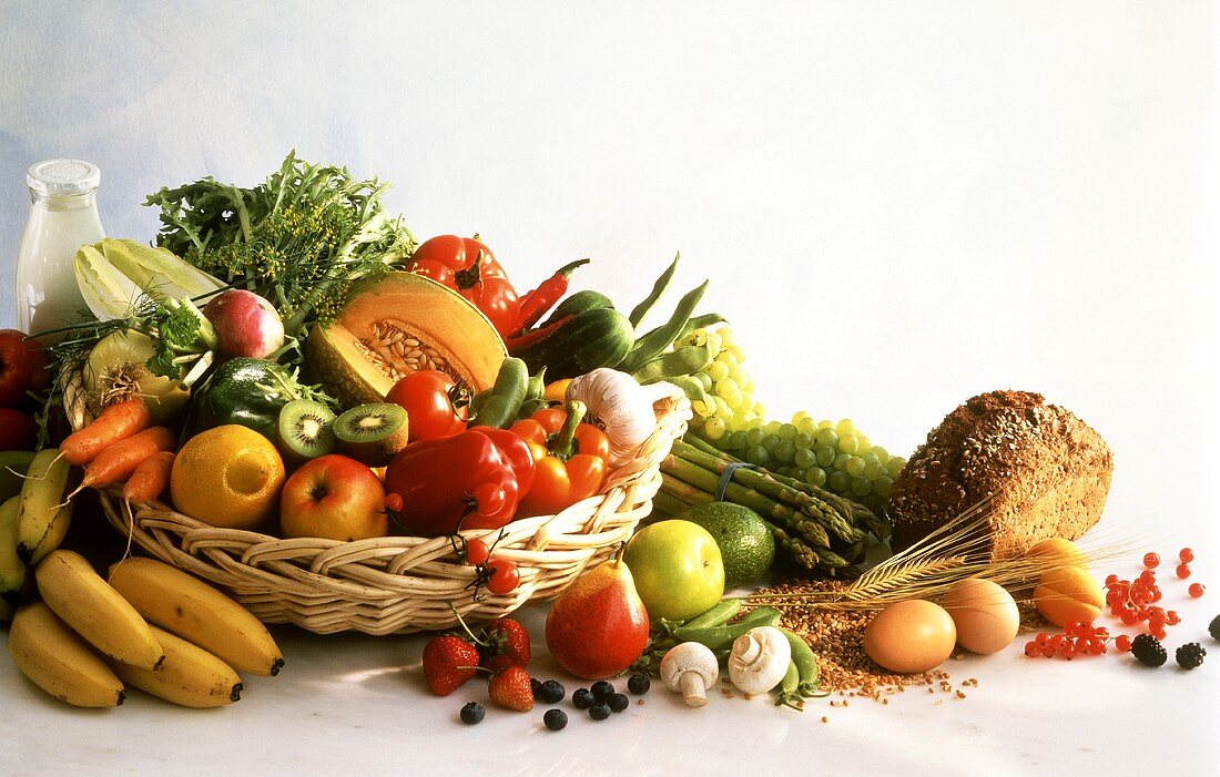 Obst & Gemüse in Körbchen & Milch,Brot,Getreide,Eier,Pilze