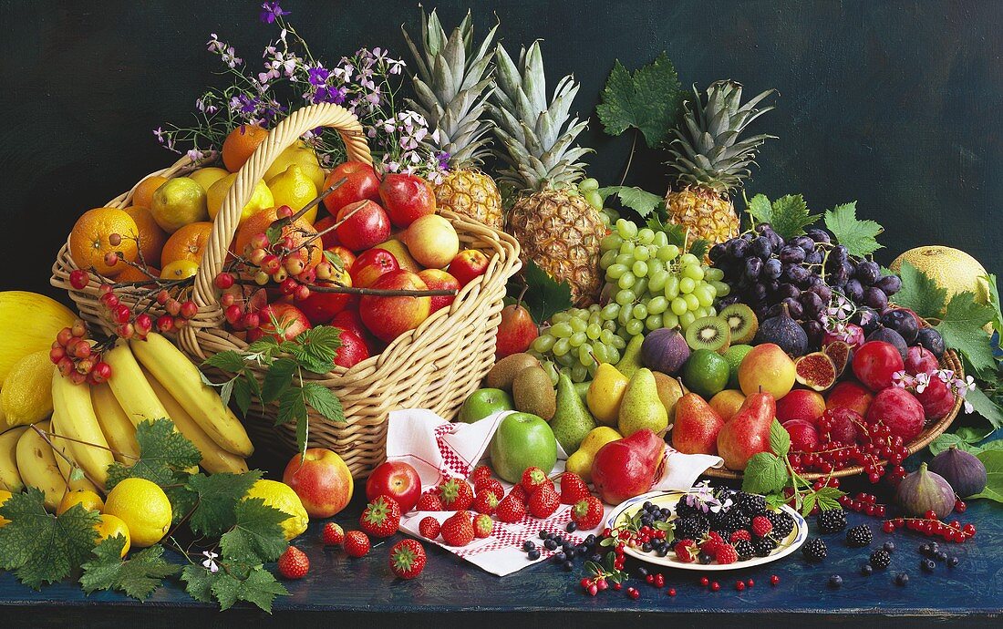Obst- & Früchtestilleben mit Obstkorb