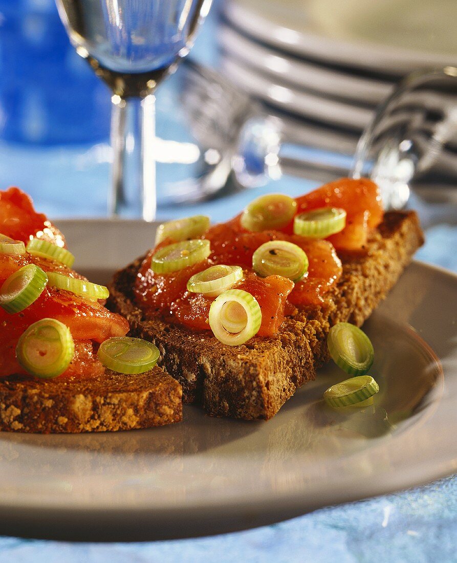 Bruschetta mit Frühlingszwiebeln