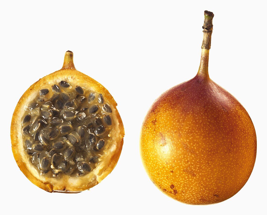 Ganze & halbierte Granadilla