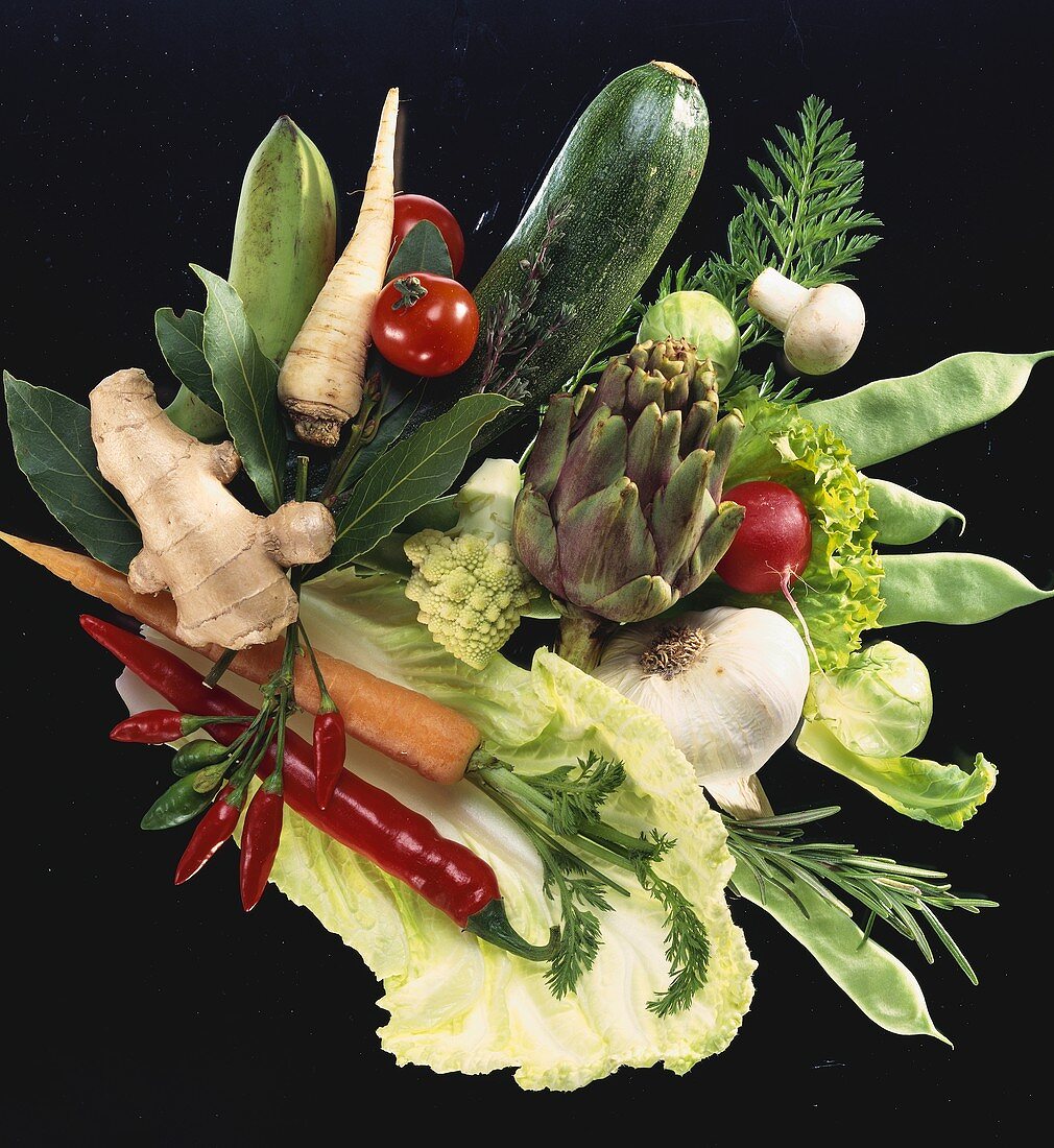Verschiedene Gemüsesorten,Kräuter,Ingwer & Gemüsebanane