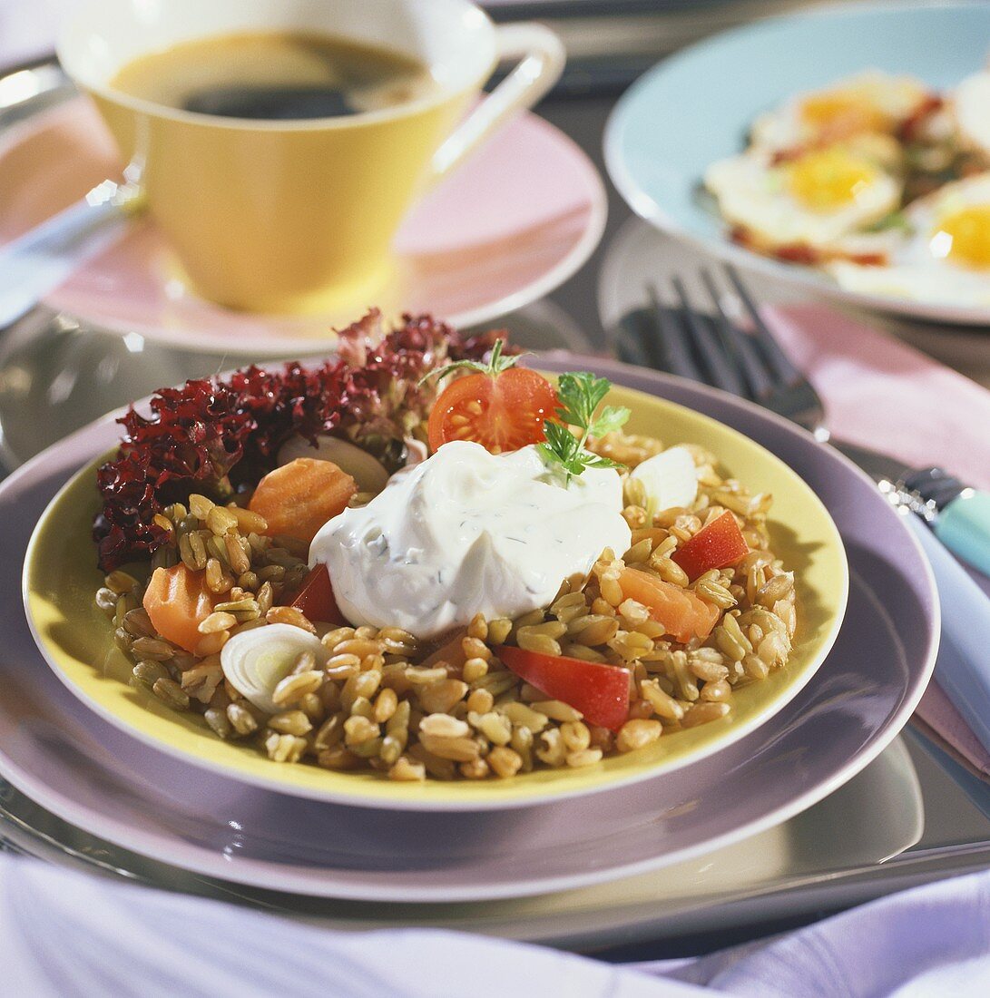 Green rye muesli with vegetables & crème fraiche with herbs