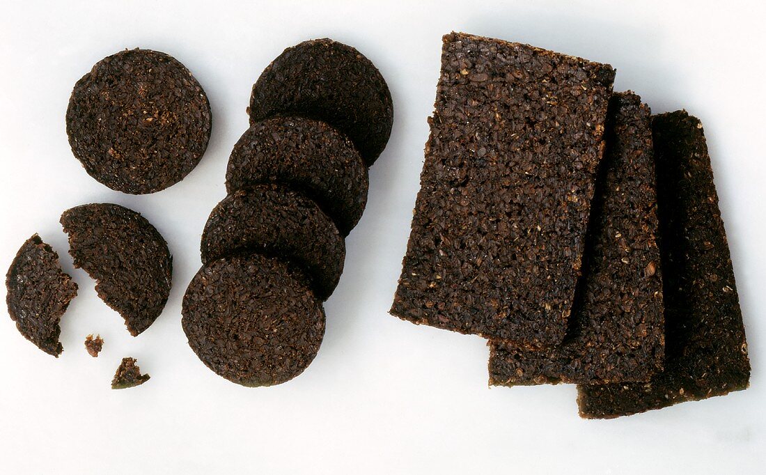 Pumpernickel, square and round slices