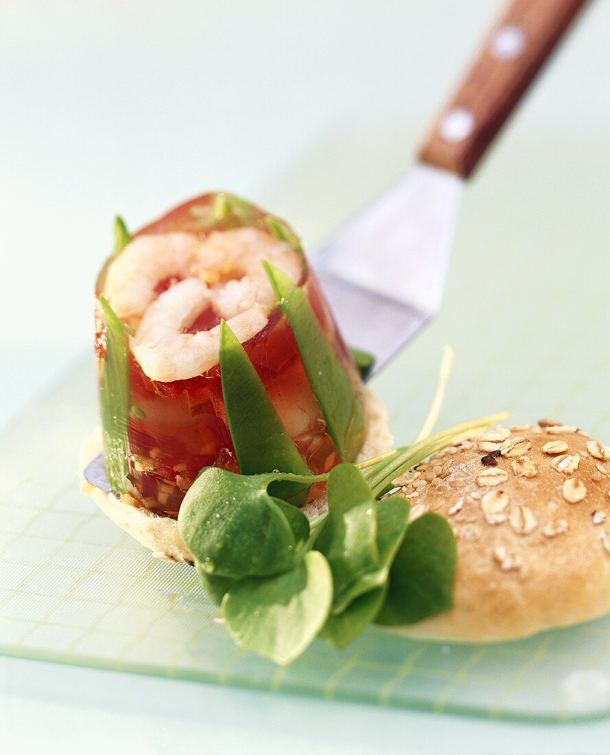 Shrimps in aspic with mangetouts & peppers on half a roll