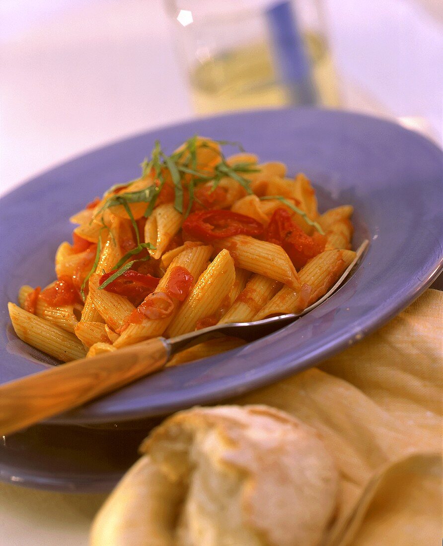 Penne ai peperoni (Nudeln mit Peperoni, Tomaten & Schinken)