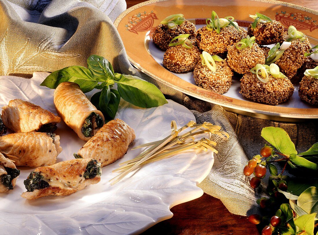 Turkey rolls with spinach & mini-rissoles with sesame seeds