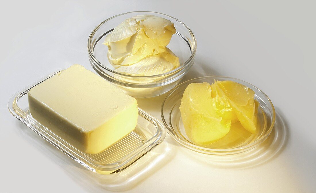 Verschiedene Streichfette: Butter, Margarine