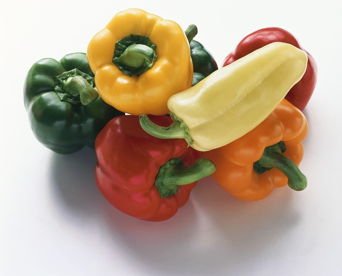 Mixed whole peppers with a pointed pepper