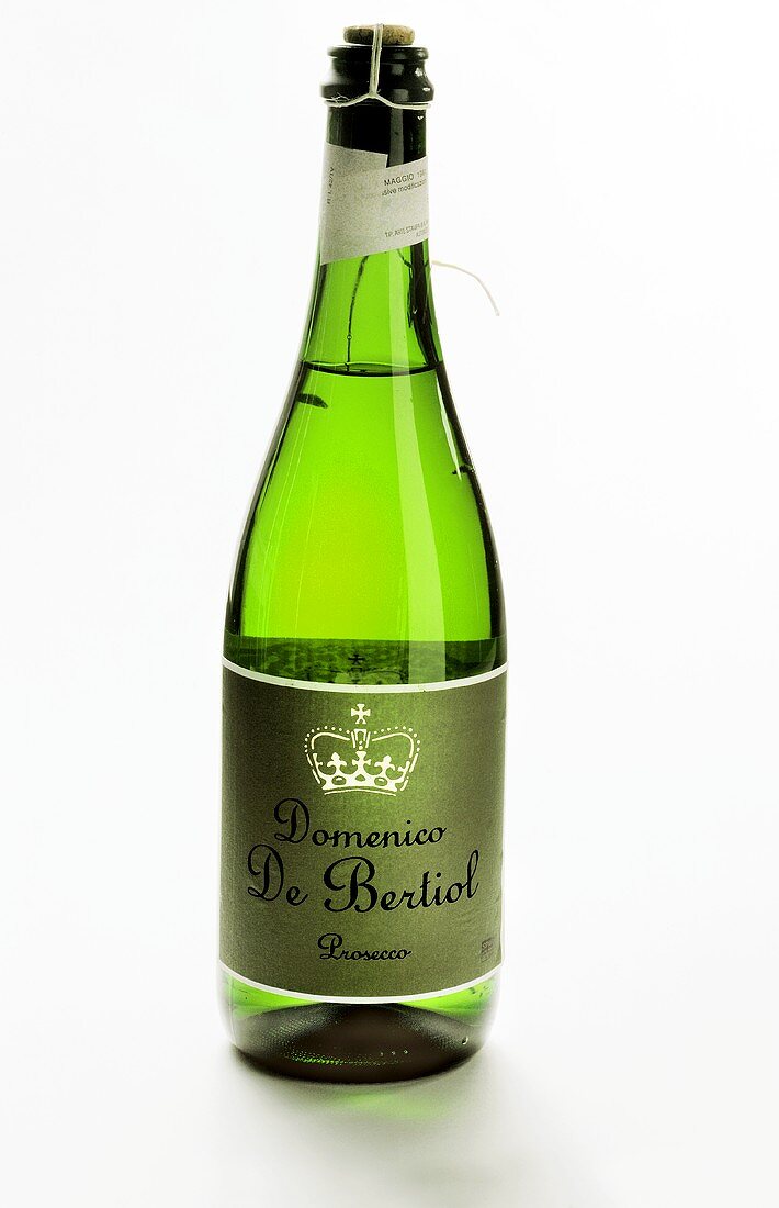 Eine Flasche Prosecco (Etikett: Domenico De Bertiol)