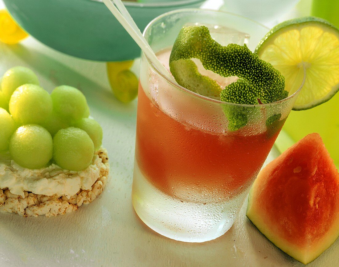 Watermelon drink with lime & rice wafer with honeydew melon